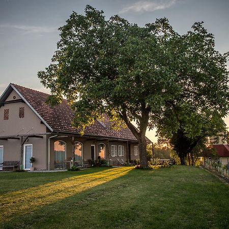 Winzarei, Weingut Tement Villa Berghausen Buitenkant foto