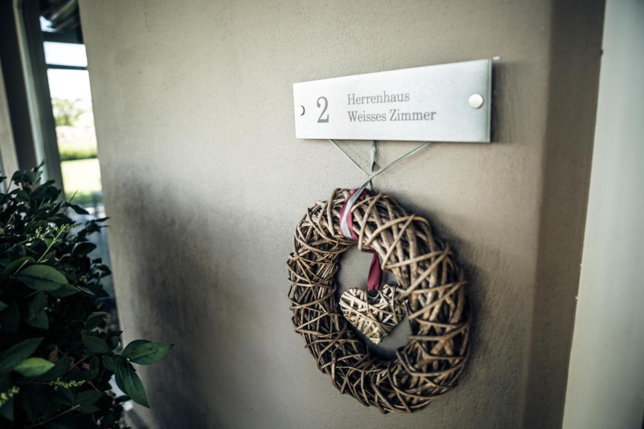Winzarei, Weingut Tement Villa Berghausen Buitenkant foto
